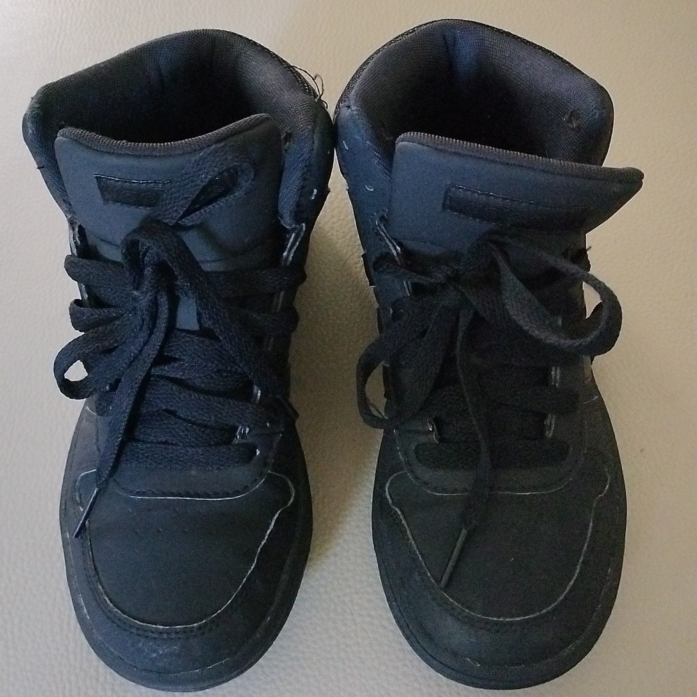 Adidas boys shoes size 2
